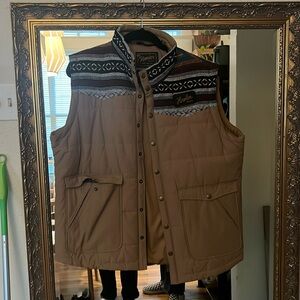 Howler Rounder Vest NWOT